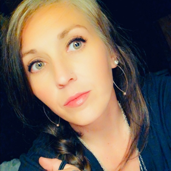 Meet your Posher, Lori - Picture 3 of 3